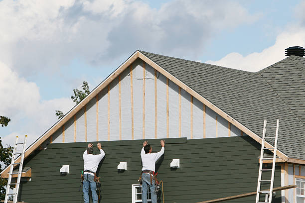 Professional Siding Installation technician working in Hardyville, VA